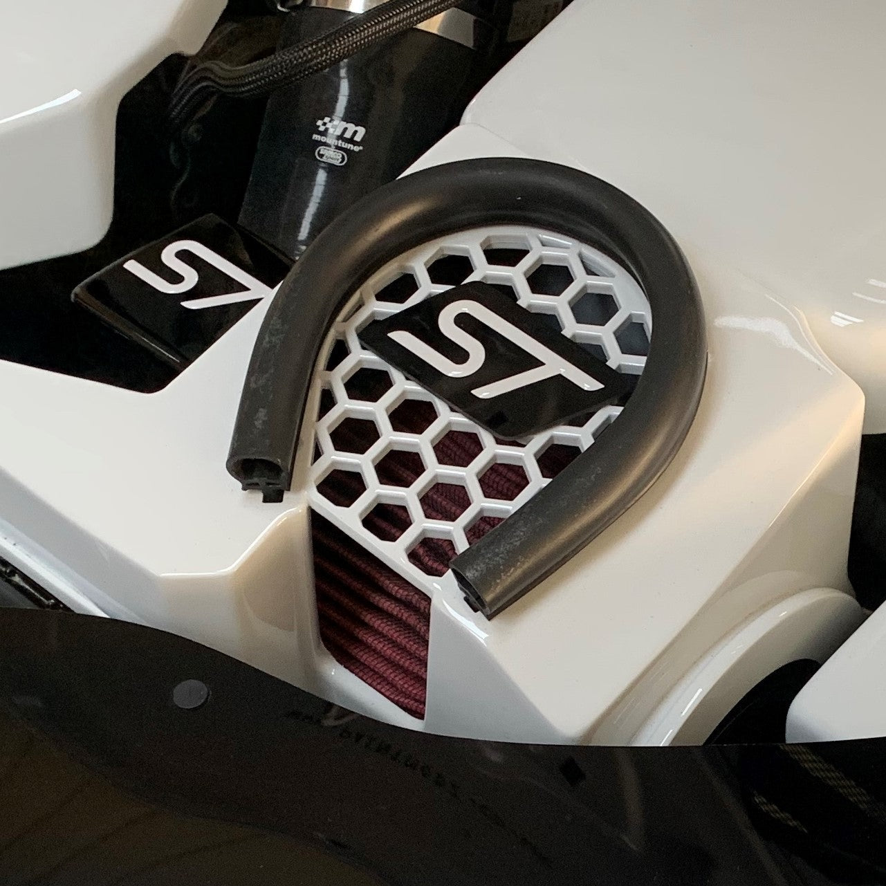 Airbox Badge Plate Gloss Black - Focus RS